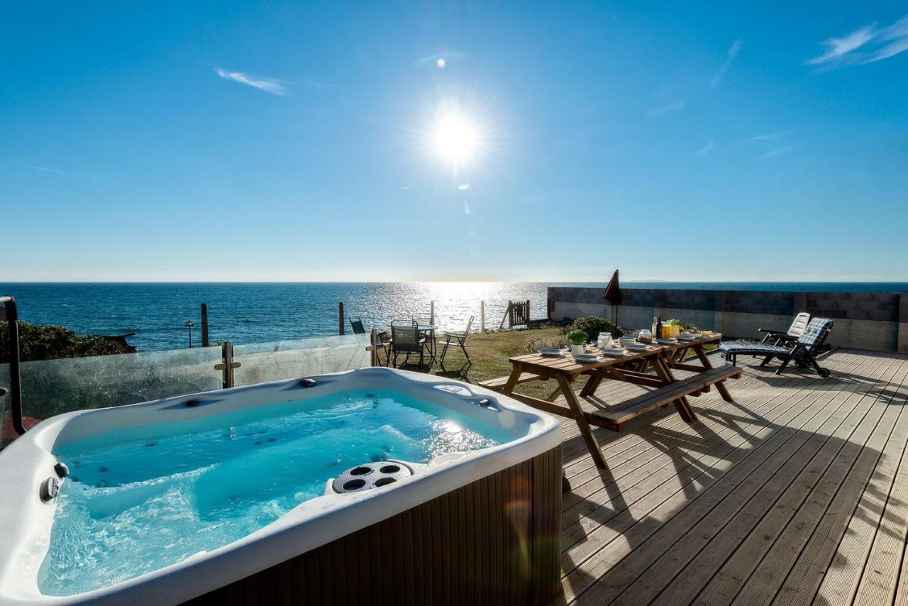 Sound Of The Sea, Beach Front Bungalow With Hot Tub, In Tywyn Exterior photo