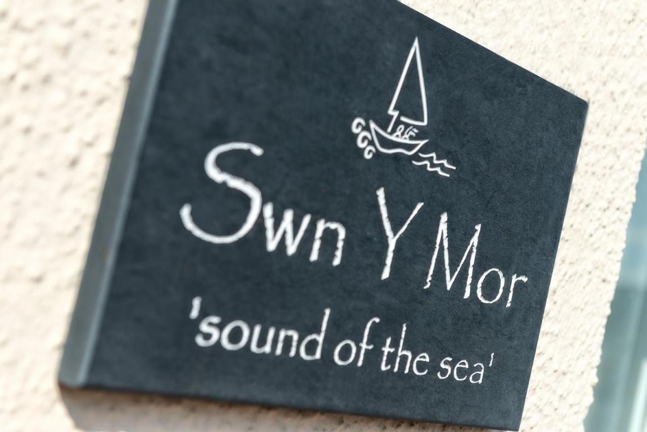 Sound Of The Sea, Beach Front Bungalow With Hot Tub, In Tywyn Exterior photo