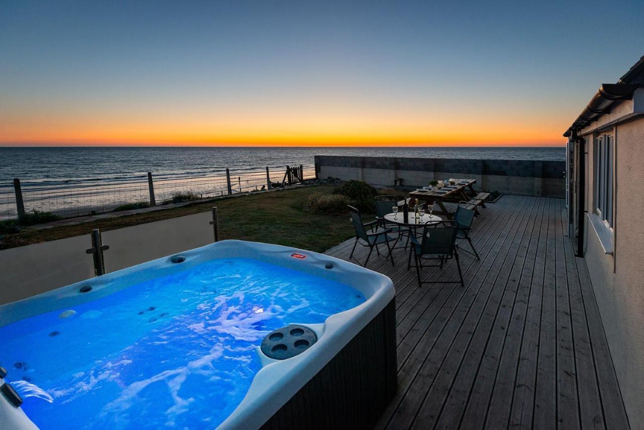Sound Of The Sea, Beach Front Bungalow With Hot Tub, In Tywyn Exterior photo