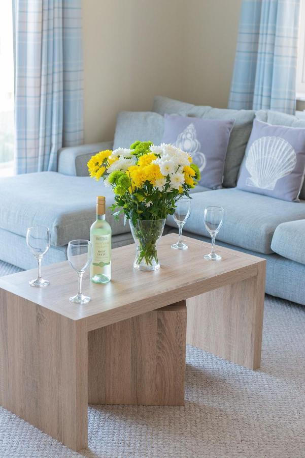 Sound Of The Sea, Beach Front Bungalow With Hot Tub, In Tywyn Exterior photo