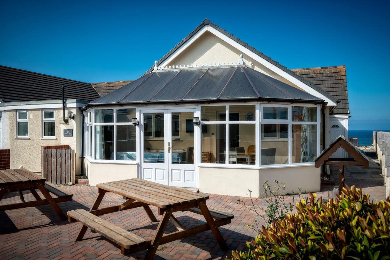 Sound Of The Sea, Beach Front Bungalow With Hot Tub, In Tywyn Exterior photo