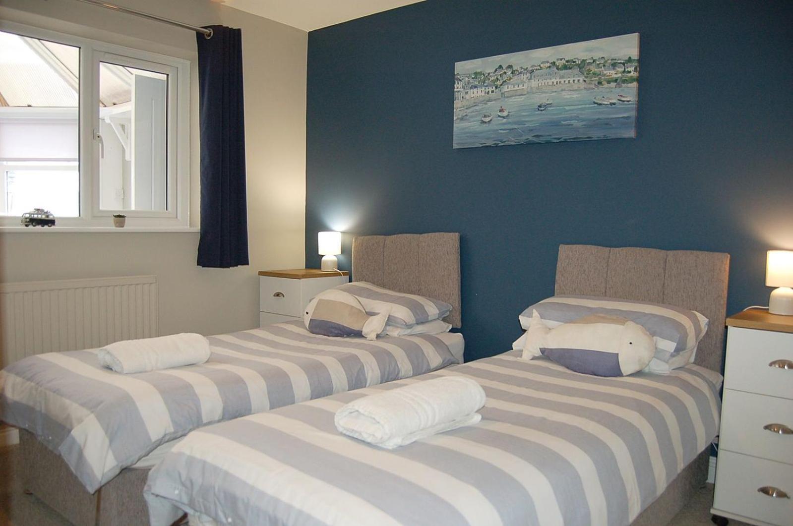Sound Of The Sea, Beach Front Bungalow With Hot Tub, In Tywyn Exterior photo