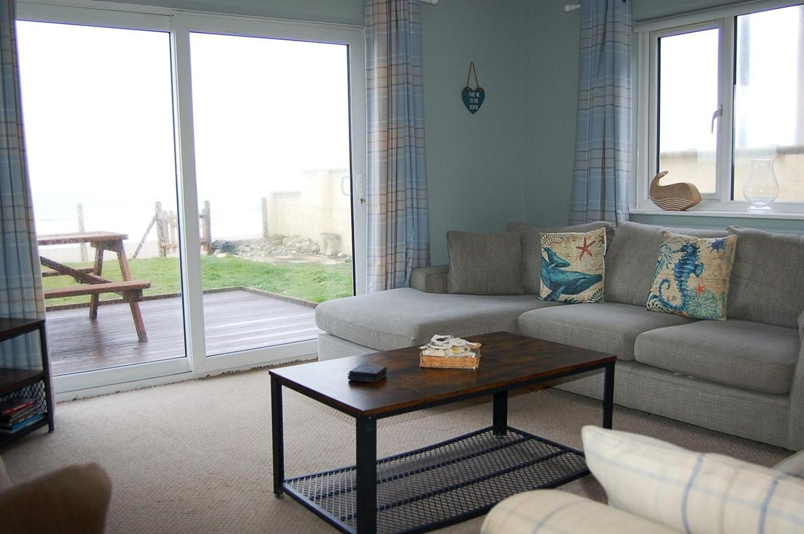 Sound Of The Sea, Beach Front Bungalow With Hot Tub, In Tywyn Exterior photo