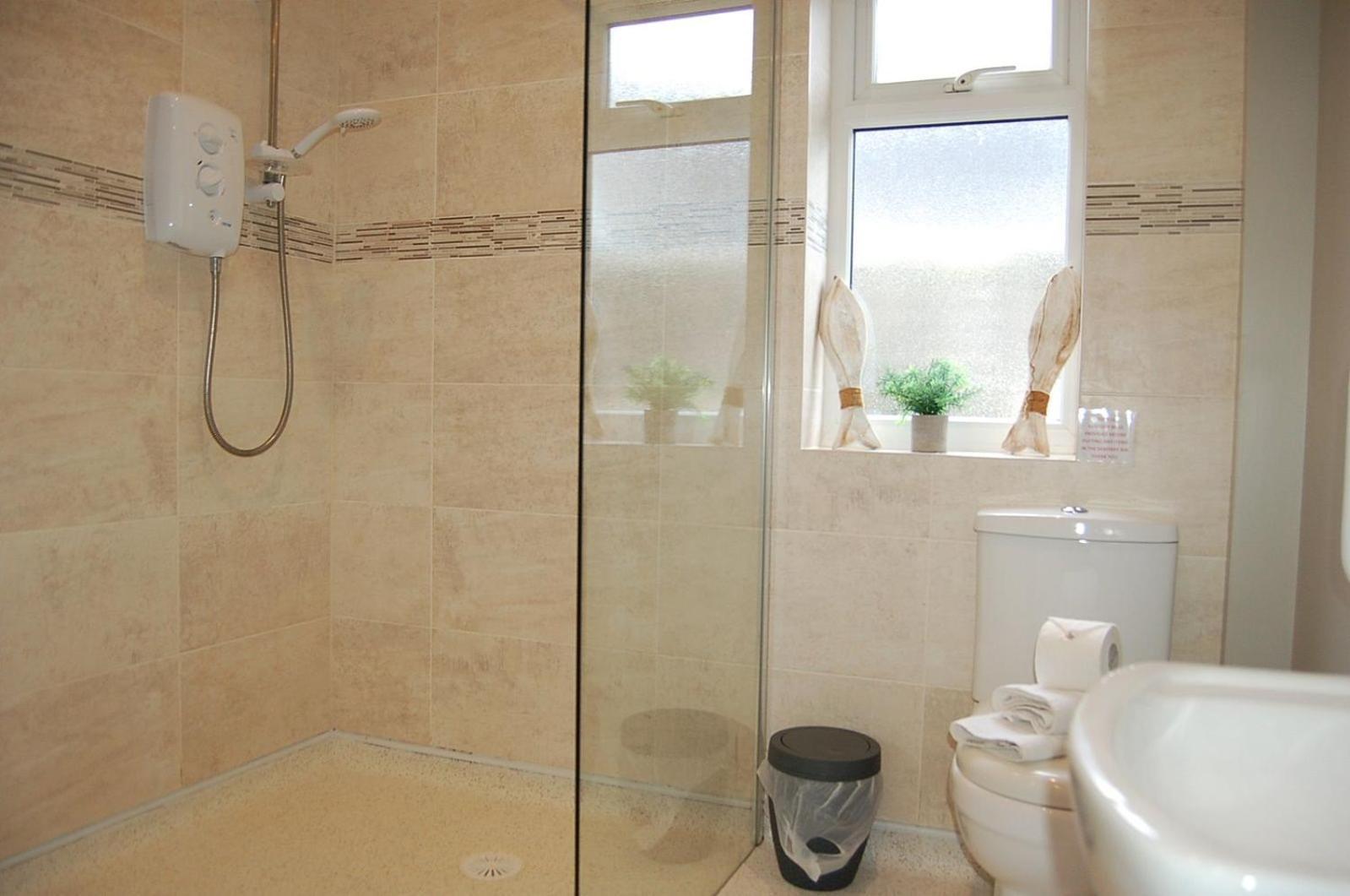 Sound Of The Sea, Beach Front Bungalow With Hot Tub, In Tywyn Exterior photo