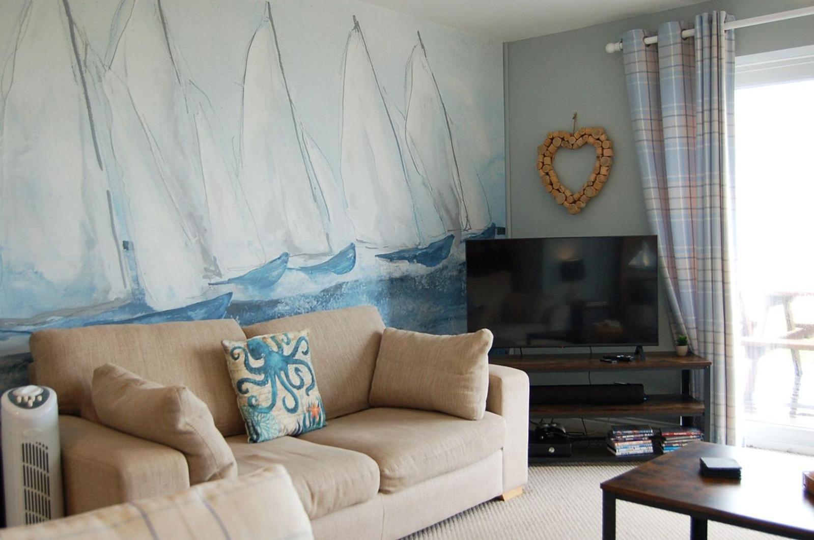 Sound Of The Sea, Beach Front Bungalow With Hot Tub, In Tywyn Exterior photo