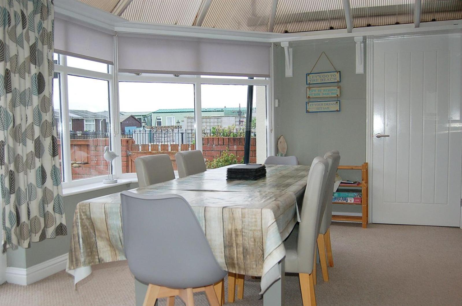 Sound Of The Sea, Beach Front Bungalow With Hot Tub, In Tywyn Exterior photo