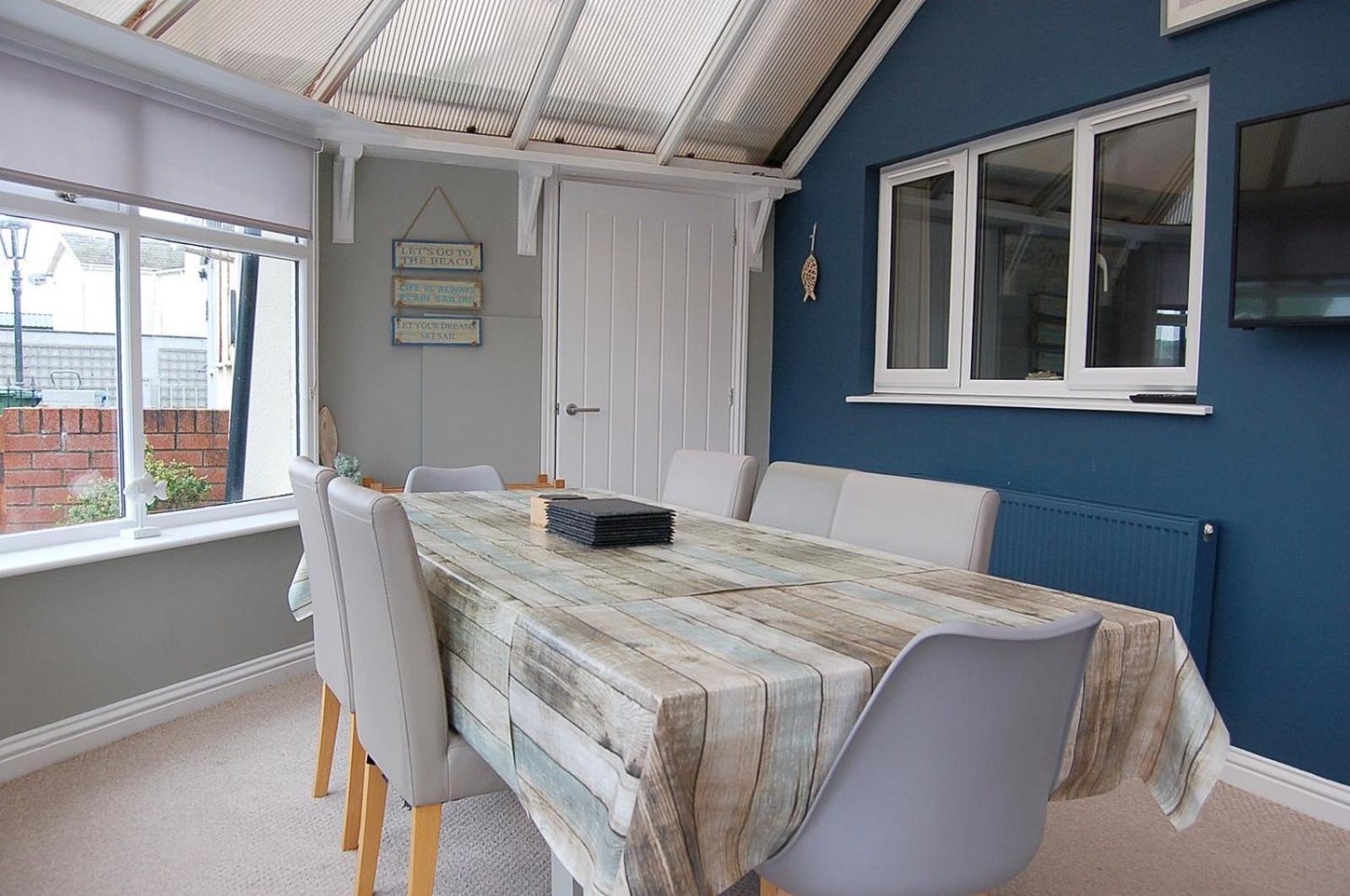 Sound Of The Sea, Beach Front Bungalow With Hot Tub, In Tywyn Exterior photo